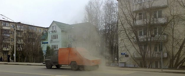 Истринские коммунальные службы приступили к уборке после зимы